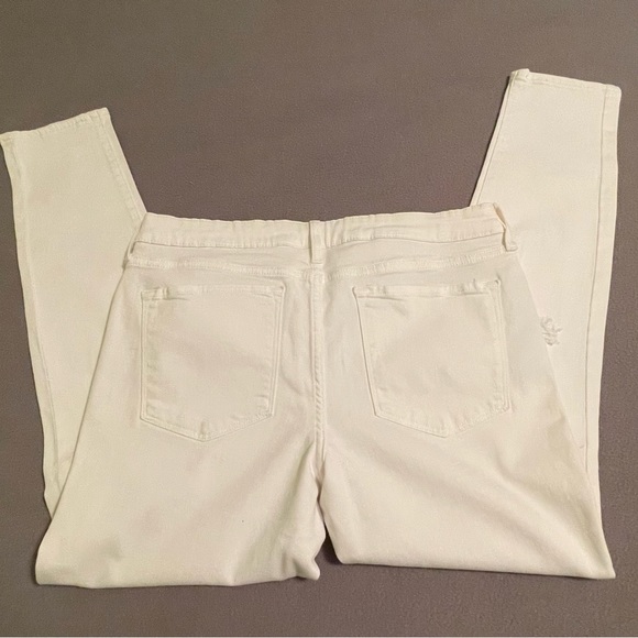 Old Navy Rockstar Mid-Rise White Distressed Skinny Jeans Size 12 - Picture 6 of 12